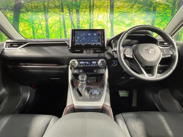 ＲＡＶ４ Ｇ　Ｚパッケージ　９インチナビ　バックカメラ　衝突軽減　レーダークルーズ　禁煙車　パワーバックドア　合皮シート　パワーシート　コーナーセンサー　スマートキー　ＬＥＤヘッド　ビルトインＥＴＣ　純正１９インチアルミ（2枚目）
