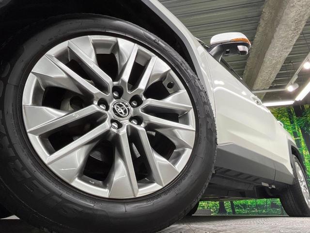ＲＡＶ４ Ｇ　Ｚパッケージ　９インチナビ　バックカメラ　衝突軽減　レーダークルーズ　禁煙車　パワーバックドア　合皮シート　パワーシート　コーナーセンサー　スマートキー　ＬＥＤヘッド　ビルトインＥＴＣ　純正１９インチアルミ（13枚目）