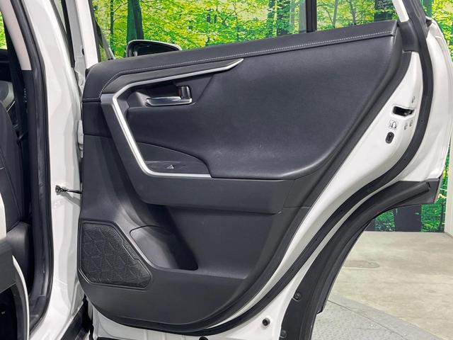 ＲＡＶ４ Ｇ　Ｚパッケージ　９インチナビ　バックカメラ　衝突軽減　レーダークルーズ　禁煙車　パワーバックドア　合皮シート　パワーシート　コーナーセンサー　スマートキー　ＬＥＤヘッド　ビルトインＥＴＣ　純正１９インチアルミ（25枚目）