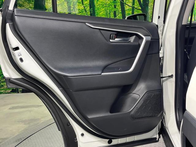 ＲＡＶ４ Ｇ　Ｚパッケージ　９インチナビ　バックカメラ　衝突軽減　レーダークルーズ　禁煙車　パワーバックドア　合皮シート　パワーシート　コーナーセンサー　スマートキー　ＬＥＤヘッド　ビルトインＥＴＣ　純正１９インチアルミ（26枚目）