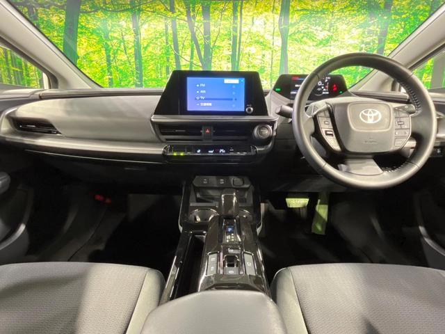 プリウス Ｘ　禁煙車　純正８インチディスプレイオーディオ　バックカメラ　衝突軽減　車線逸脱　レーダークルーズコントロール　ＢＳＭ　ＬＥＤヘッド　フルセグ　Ａｐｐｌｅｃａｒｐｌａｙ　ＥＴＣ２．０　ドラレコ（2枚目）