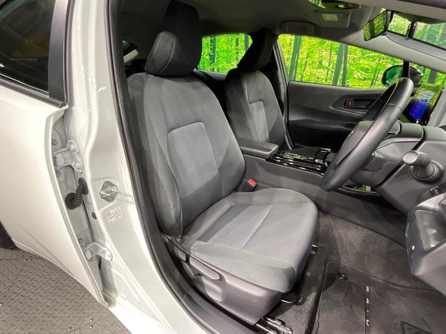 プリウス Ｘ　禁煙車　純正８インチディスプレイオーディオ　バックカメラ　衝突軽減　車線逸脱　レーダークルーズコントロール　ＢＳＭ　ＬＥＤヘッド　フルセグ　Ａｐｐｌｅｃａｒｐｌａｙ　ＥＴＣ２．０　ドラレコ（8枚目）