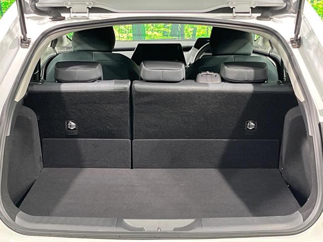 プリウス Ｘ　禁煙車　純正８インチディスプレイオーディオ　バックカメラ　衝突軽減　車線逸脱　レーダークルーズコントロール　ＢＳＭ　ＬＥＤヘッド　フルセグ　Ａｐｐｌｅｃａｒｐｌａｙ　ＥＴＣ２．０　ドラレコ（10枚目）