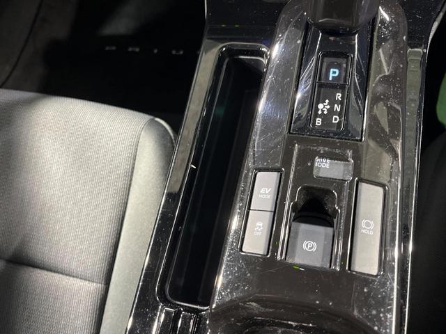 プリウス Ｘ　禁煙車　純正８インチディスプレイオーディオ　バックカメラ　衝突軽減　車線逸脱　レーダークルーズコントロール　ＢＳＭ　ＬＥＤヘッド　フルセグ　Ａｐｐｌｅｃａｒｐｌａｙ　ＥＴＣ２．０　ドラレコ（28枚目）