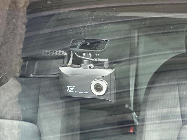 プリウス Ｘ　禁煙車　純正８インチディスプレイオーディオ　バックカメラ　衝突軽減　車線逸脱　レーダークルーズコントロール　ＢＳＭ　ＬＥＤヘッド　フルセグ　Ａｐｐｌｅｃａｒｐｌａｙ　ＥＴＣ２．０　ドラレコ（30枚目）