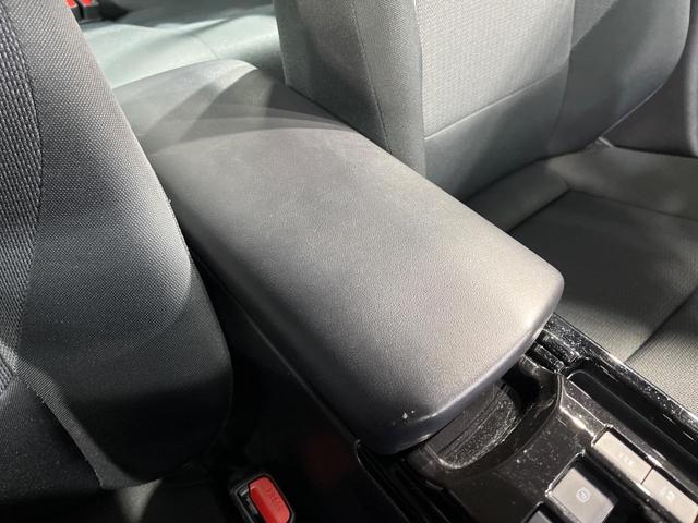 プリウス Ｘ　禁煙車　純正８インチディスプレイオーディオ　バックカメラ　衝突軽減　車線逸脱　レーダークルーズコントロール　ＢＳＭ　ＬＥＤヘッド　フルセグ　Ａｐｐｌｅｃａｒｐｌａｙ　ＥＴＣ２．０　ドラレコ（56枚目）