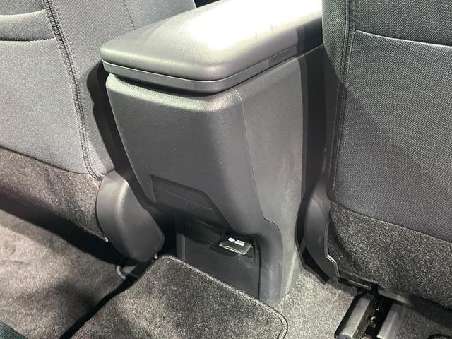 プリウス Ｘ　禁煙車　純正８インチディスプレイオーディオ　バックカメラ　衝突軽減　車線逸脱　レーダークルーズコントロール　ＢＳＭ　ＬＥＤヘッド　フルセグ　Ａｐｐｌｅｃａｒｐｌａｙ　ＥＴＣ２．０　ドラレコ（61枚目）