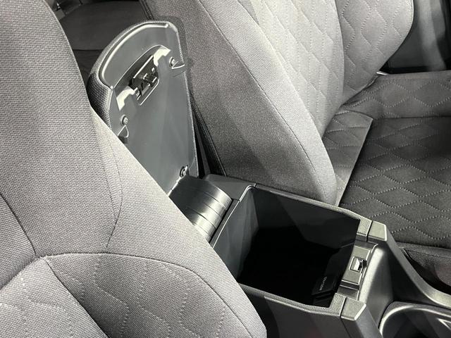 カローラクロス ハイブリッド　Ｇ　純正８型ディスプレイオーディオ　バックカメラ　衝突軽減　レーダークルーズ　禁煙車　コーナーセンサー　ＬＥＤヘッド　ＥＴＣ　オートハイビーム　オートライト　オートエアコン　Ｂｌｕｅｔｏｏｔｈ（47枚目）