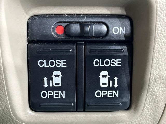 Ｎ－ＢＯＸ ２トーンカラースタイル　Ｇ　ＳＳパッケージ　純正ナビ　両側電動ドア　バックカメラ　衝突軽減　禁煙車　スマートキー　ＨＩＤヘッドライト　ＥＴＣ　オートライト　オートエアコン　Ｂｌｕｅｔｏｏｔｈ　シートヒーター　ステアリングスイッチ（5枚目）