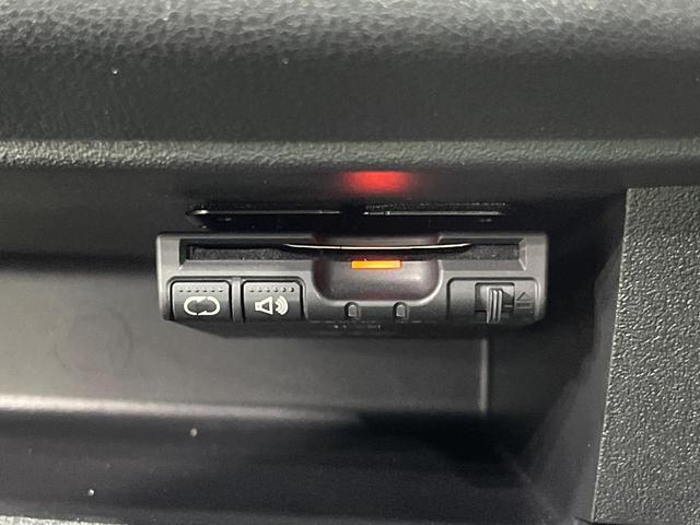 マーチ Ｓ　純正ナビ　バックカメラ　禁煙車　ドラレコ　ＬＥＤヘッド　ＥＴＣ　Ｂｌｕｅｔｏｏｔｈ　ＣＤ　フルセグ　ドアバイザー　プライバシーガラス（5枚目）