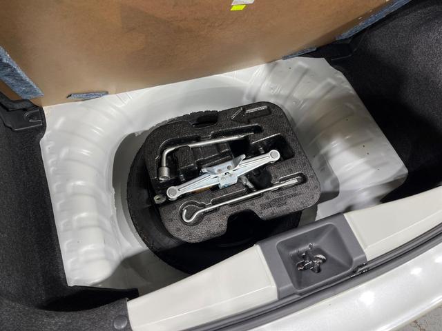 マーチ Ｓ　純正ナビ　バックカメラ　禁煙車　ドラレコ　ＬＥＤヘッド　ＥＴＣ　Ｂｌｕｅｔｏｏｔｈ　ＣＤ　フルセグ　ドアバイザー　プライバシーガラス（43枚目）