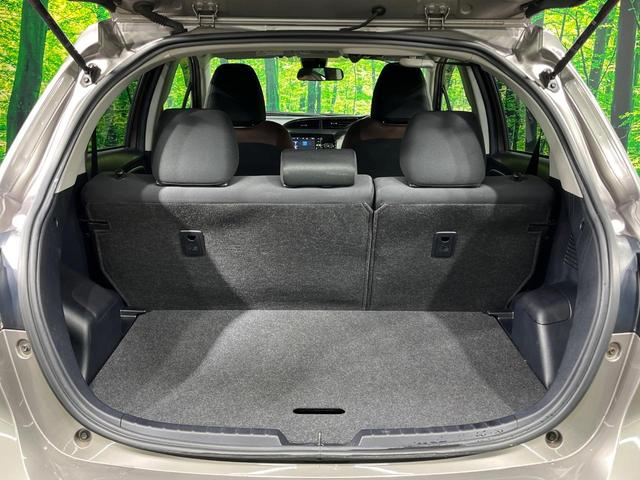 ヴィッツ ハイブリッドＵ　純正ナビ　バックカメラ　衝突軽減　禁煙車　シートヒーター　スマートキー　ＬＥＤヘッドライト　ＥＴＣ　クルコン　オートハイビーム　オートエアコン　Ｂｌｕｅｔｏｏｔｈ　ステアリングスイッチ（10枚目）