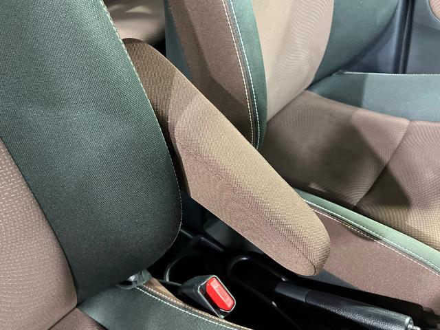 ヴィッツ ハイブリッドＵ　純正ナビ　バックカメラ　衝突軽減　禁煙車　シートヒーター　スマートキー　ＬＥＤヘッドライト　ＥＴＣ　クルコン　オートハイビーム　オートエアコン　Ｂｌｕｅｔｏｏｔｈ　ステアリングスイッチ（45枚目）