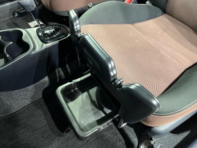 ヴィッツ ハイブリッドＵ　純正ナビ　バックカメラ　衝突軽減　禁煙車　シートヒーター　スマートキー　ＬＥＤヘッドライト　ＥＴＣ　クルコン　オートハイビーム　オートエアコン　Ｂｌｕｅｔｏｏｔｈ　ステアリングスイッチ（49枚目）