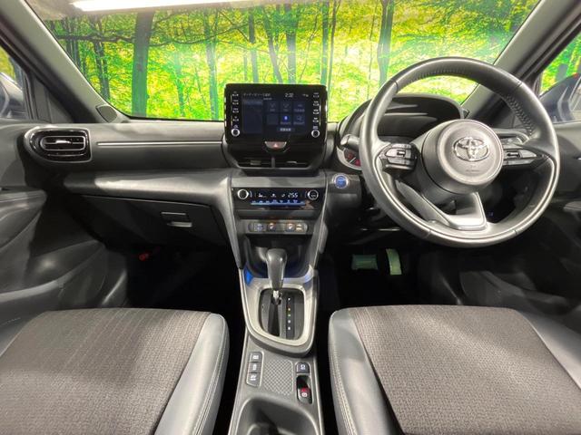 ヤリスクロス ハイブリッドＺ　バックカメラ　衝突被害軽減システム　レーダークルーズ　パワーシート　スマートキー　ＬＥＤヘッド　ＥＴＣ　純正１８インチアルミ　オートハイビーム　オートライト　オートエアコン　Ｂｌｕｅｔｏｏｔｈ（2枚目）