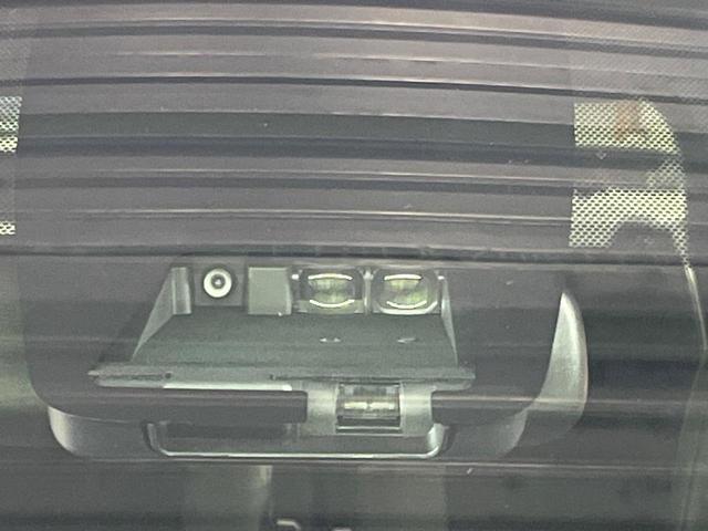 ノア Ｓｉ　ダブルバイビーＩＩＩ　両側電動ドア　純正ＳＤナビ　バックカメラ　衝突被害軽減システム　レーダークルーズ　禁煙車　ハーフレザーシート　ドラレコ　コーナーセンサー　スマートキー　ＬＥＤヘッド　ビルトインＥＴＣ（3枚目）