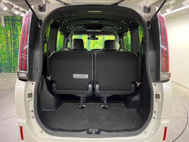 エスクァイア Ｇｉ　プレミアムパッケージ　ブラックテーラード　両側電動ドア　純正ＳＤナビ　後席モニター　バックカメラ　衝突被害軽減システム　レーダークルーズ　禁煙車　ハーフレザーシート　ドラレコ　コーナーセンサー　スマートキー　ＬＥＤヘッド　ビルトインＥＴＣ（11枚目）