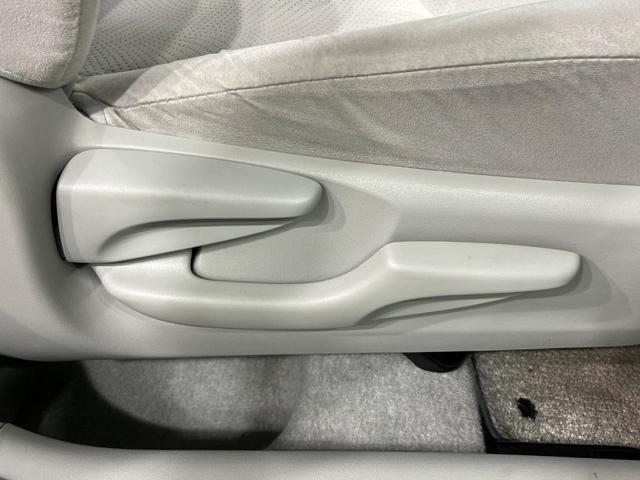 プリウス Ｓツーリングセレクション　純正ＳＤナビ　バックカメラ　禁煙車　スマートキー　ＬＥＤヘッド　ビルトインＥＴＣ　純正１７インチアルミ　オートライト　オートエアコン　Ｂｌｕｅｔｏｏｔｈ　ＣＤ　ＤＶＤ再生　フルセグ　ＬＥＤフォグ（37枚目）