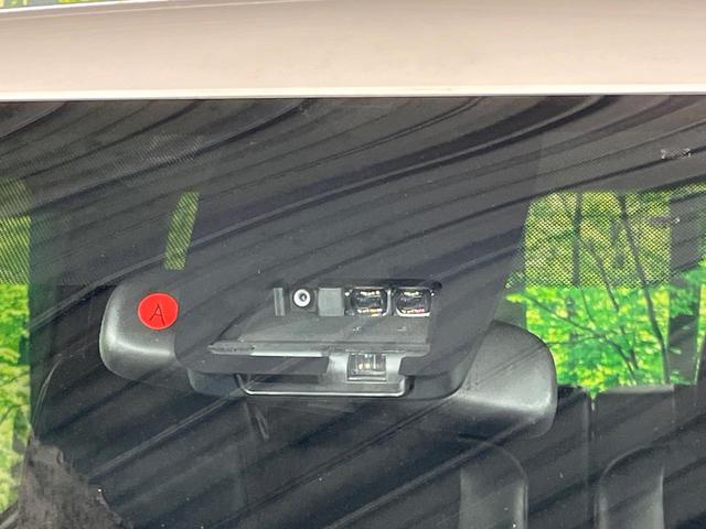 ノア Ｓｉ　ダブルバイビーＩＩ　両側電動ドア　純正９型ナビ　後席モニター　バックカメラ　衝突被害軽減システム　クルコン　禁煙車　ハーフレザーシート　スマートキー　ＬＥＤヘッド　ビルトインＥＴＣ　純正１６インチアルミ（3枚目）