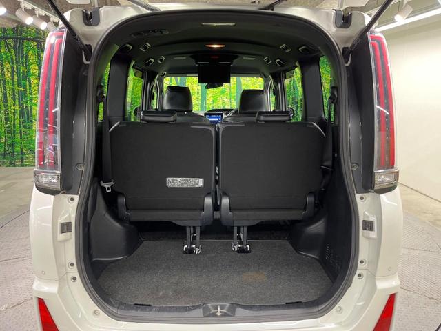 ノア Ｓｉ　ダブルバイビーＩＩ　両側電動ドア　純正９型ナビ　後席モニター　バックカメラ　衝突被害軽減システム　クルコン　禁煙車　ハーフレザーシート　スマートキー　ＬＥＤヘッド　ビルトインＥＴＣ　純正１６インチアルミ（11枚目）