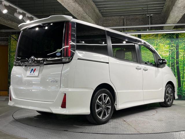 ノア Ｓｉ　ダブルバイビーＩＩ　両側電動ドア　純正９型ナビ　後席モニター　バックカメラ　衝突被害軽減システム　クルコン　禁煙車　ハーフレザーシート　スマートキー　ＬＥＤヘッド　ビルトインＥＴＣ　純正１６インチアルミ（18枚目）