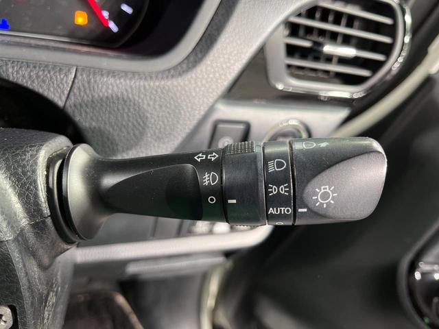 ノア Ｓｉ　ダブルバイビーＩＩ　両側電動ドア　純正９型ナビ　後席モニター　バックカメラ　衝突被害軽減システム　クルコン　禁煙車　ハーフレザーシート　スマートキー　ＬＥＤヘッド　ビルトインＥＴＣ　純正１６インチアルミ（32枚目）