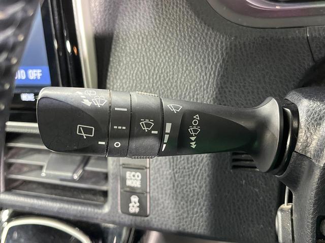 ノア Ｓｉ　ダブルバイビーＩＩ　両側電動ドア　純正９型ナビ　後席モニター　バックカメラ　衝突被害軽減システム　クルコン　禁煙車　ハーフレザーシート　スマートキー　ＬＥＤヘッド　ビルトインＥＴＣ　純正１６インチアルミ（33枚目）