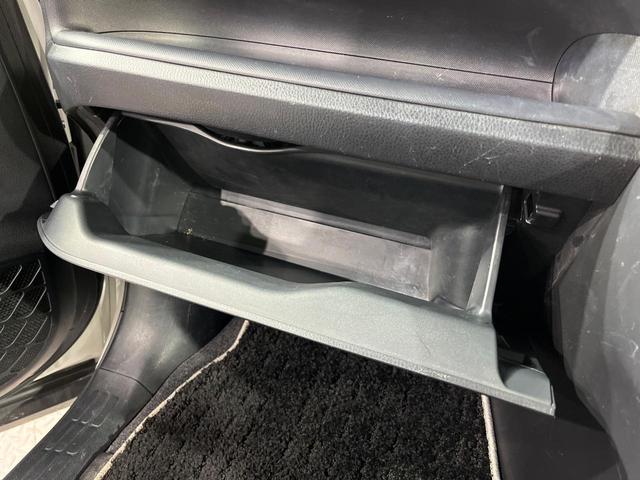 ノア Ｓｉ　ダブルバイビーＩＩ　両側電動ドア　純正９型ナビ　後席モニター　バックカメラ　衝突被害軽減システム　クルコン　禁煙車　ハーフレザーシート　スマートキー　ＬＥＤヘッド　ビルトインＥＴＣ　純正１６インチアルミ（40枚目）