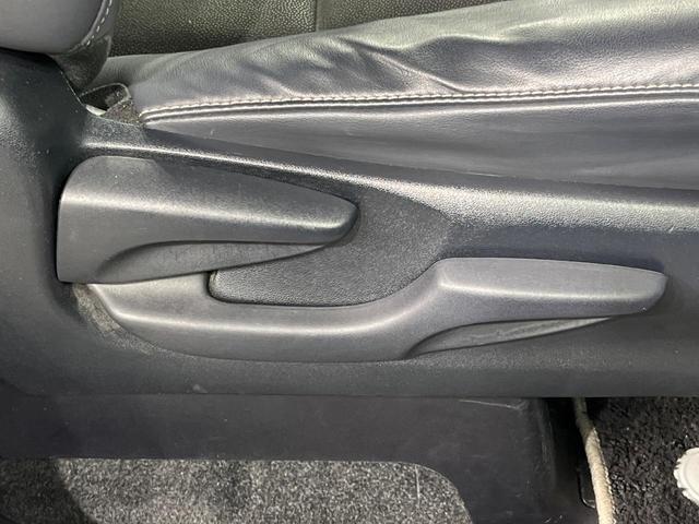 ノア Ｓｉ　ダブルバイビーＩＩ　両側電動ドア　純正９型ナビ　後席モニター　バックカメラ　衝突被害軽減システム　クルコン　禁煙車　ハーフレザーシート　スマートキー　ＬＥＤヘッド　ビルトインＥＴＣ　純正１６インチアルミ（43枚目）