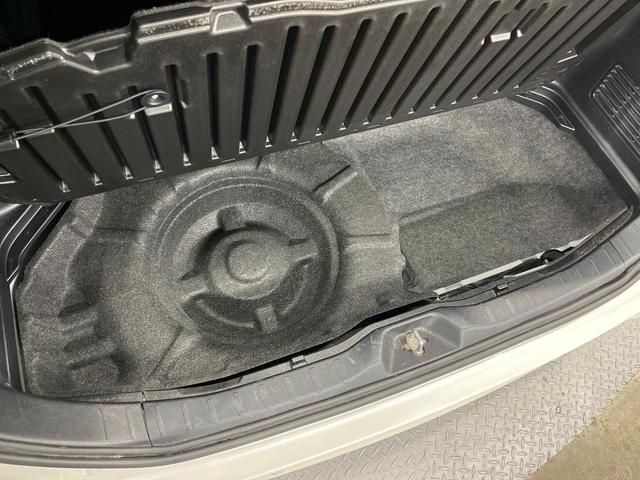 ノア Ｓｉ　ダブルバイビーＩＩ　両側電動ドア　純正９型ナビ　後席モニター　バックカメラ　衝突被害軽減システム　クルコン　禁煙車　ハーフレザーシート　スマートキー　ＬＥＤヘッド　ビルトインＥＴＣ　純正１６インチアルミ（50枚目）