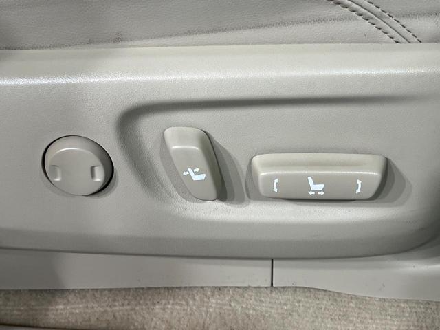 ランドクルーザープラド ＴＸ　Ｌパッケージ　４ＷＤ　７人乗り　サンルーフ　全周囲カメラ　衝突被害軽減システム　レーダークルーズ　禁煙車　レザーシート　前席シートエアコン　ドラレコ　コーナーセンサー　スマートキー　ビルトインＥＴＣ（44枚目）