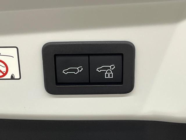 プリウス Ｚ　全周囲カメラ　衝突被害軽減システム　禁煙車　レザーシート　前席シートエアコン　パワーシート　ドラレコ　コーナーセンサー　スマートキー　ＬＥＤヘッド　ＥＴＣ２．０　純正１９インチアルミ（7枚目）