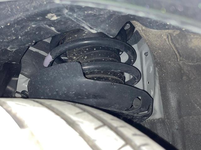 プリウス Ｚ　全周囲カメラ　衝突被害軽減システム　禁煙車　レザーシート　前席シートエアコン　パワーシート　ドラレコ　コーナーセンサー　スマートキー　ＬＥＤヘッド　ＥＴＣ２．０　純正１９インチアルミ（20枚目）