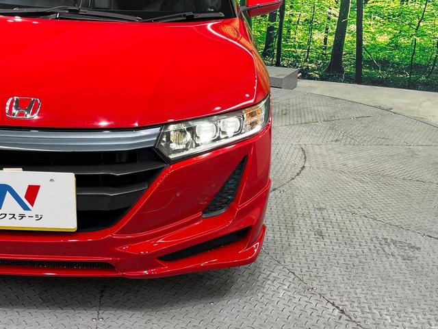 【ＬＥＤヘッドライト】悪天候や夜間走行時も良好な視界を確保し安心して運転できる高輝度ＬＥＤヘッドライトを装備！点灯速度が早く、消費電力も抑えられています。