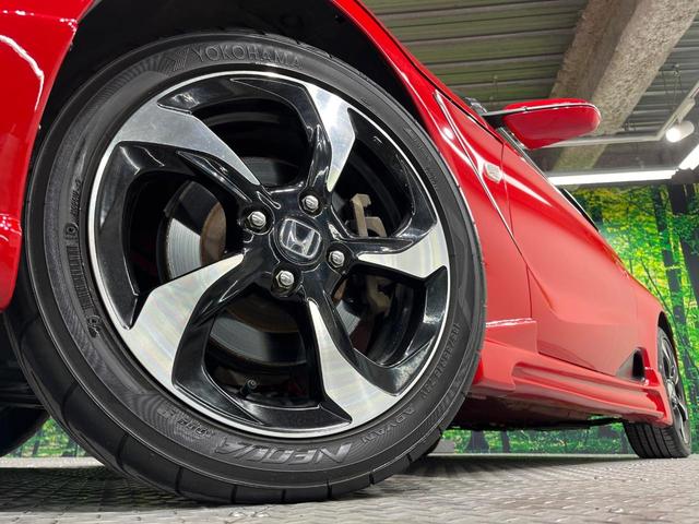 【純正１５インチアルミホイール】外観にマッチした純正アルミホイールを装着しております。各種社外アルミホイールや、スタッドレスタイヤも取扱いしております。是非ご相談ください♪