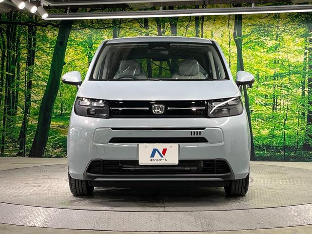 フリード エアー　登録済未使用車　両側電動ドア　バックカメラ　衝突被害軽減システム　禁煙車　コーナーセンサー　スマートキー　ＬＥＤヘッド　オートライト　オートエアコン　Ｂｌｕｅｔｏｏｔｈ（15枚目）