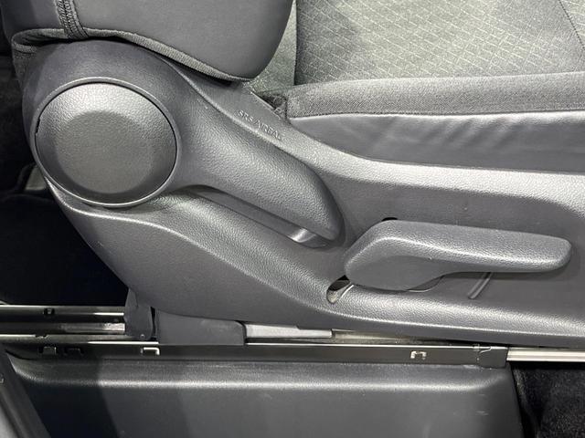 ヴォクシー S-G 両側電動ドア 後席モニター 全周囲カメラ 衝突被害軽減システム 禁煙車 コーナーセンサー スマートキー LEDヘッド ビルトインETC 純正16インチアルミ オートハイビーム 車線逸脱警報(51枚目)