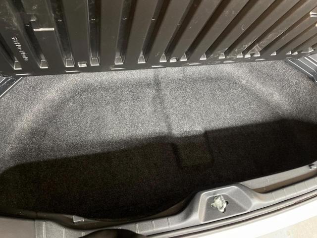 ヴォクシー S-G 両側電動ドア 後席モニター 全周囲カメラ 衝突被害軽減システム 禁煙車 コーナーセンサー スマートキー LEDヘッド ビルトインETC 純正16インチアルミ オートハイビーム 車線逸脱警報(60枚目)