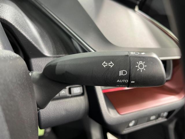 プリウス Z 全周囲カメラ 衝突被害軽減システム 禁煙車 電動リアゲート ハーフレザーシート 前席シートエアコン パワーシート コーナーセンサー スマートキー LEDヘッド ETC2.0 純正19インチアルミ(29枚目)