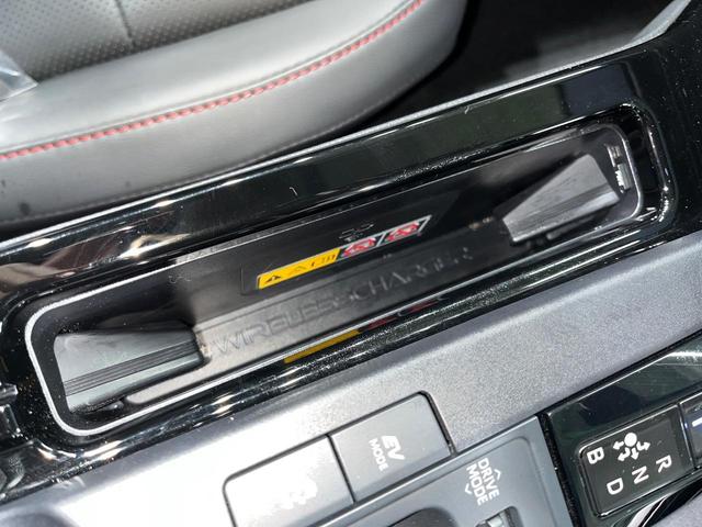 プリウス Z 全周囲カメラ 衝突被害軽減システム 禁煙車 電動リアゲート ハーフレザーシート 前席シートエアコン パワーシート コーナーセンサー スマートキー LEDヘッド ETC2.0 純正19インチアルミ(41枚目)