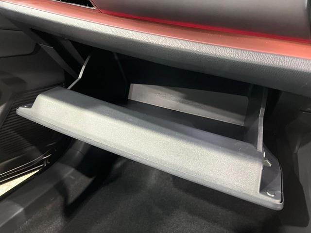 プリウス Z 全周囲カメラ 衝突被害軽減システム 禁煙車 電動リアゲート ハーフレザーシート 前席シートエアコン パワーシート コーナーセンサー スマートキー LEDヘッド ETC2.0 純正19インチアルミ(42枚目)