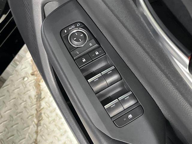 プリウス Z 全周囲カメラ 衝突被害軽減システム 禁煙車 電動リアゲート ハーフレザーシート 前席シートエアコン パワーシート コーナーセンサー スマートキー LEDヘッド ETC2.0 純正19インチアルミ(44枚目)