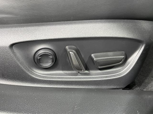 プリウス Z 全周囲カメラ 衝突被害軽減システム 禁煙車 電動リアゲート ハーフレザーシート 前席シートエアコン パワーシート コーナーセンサー スマートキー LEDヘッド ETC2.0 純正19インチアルミ(45枚目)