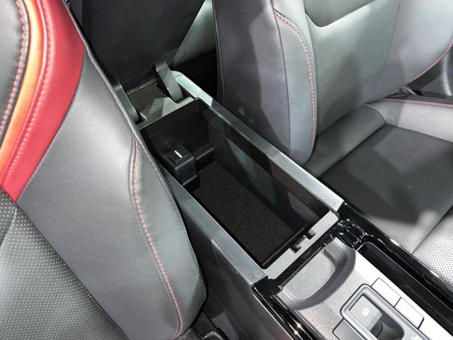 プリウス Z 全周囲カメラ 衝突被害軽減システム 禁煙車 電動リアゲート ハーフレザーシート 前席シートエアコン パワーシート コーナーセンサー スマートキー LEDヘッド ETC2.0 純正19インチアルミ(47枚目)