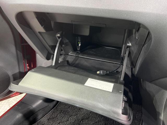 ジューク 15RX Vセレクション パーソナライゼーション 純正SDナビ バックカメラ 衝突被害軽減システム 禁煙車 ドラレコ スマートキー LEDヘッド ETC 純正17インチアルミ オートライト オートエアコン Bluetooth 地デジ HIDフォグ(32枚目)