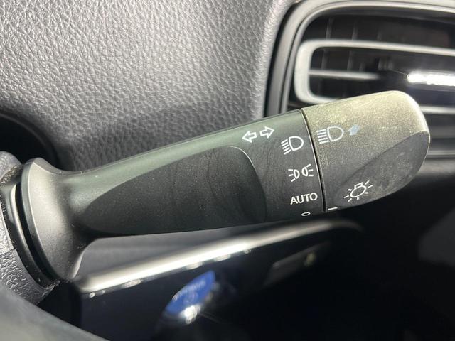 プリウス S バックカメラ 衝突被害軽減システム 禁煙車 スマートキー LEDヘッド ビルトインETC 純正15インチアルミ オートライト オートエアコン Bluetooth フルセグ(7枚目)