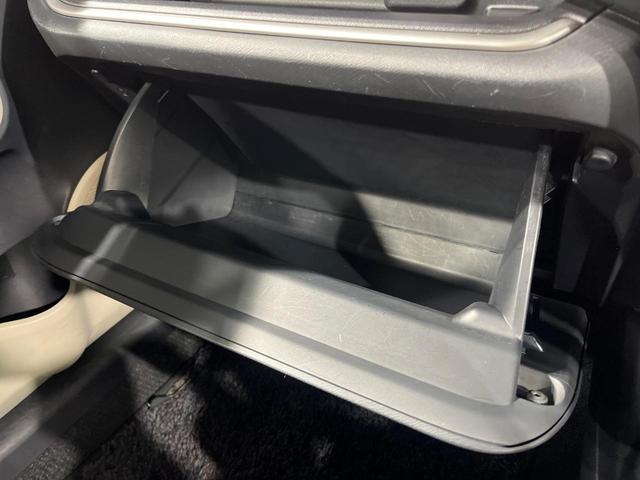 アクア Ｇ　ＳＤナビ　バックカメラ　衝突被害軽減システム　禁煙車　スマートキー　ビルトインＥＴＣ　オートライト　オートエアコン　ＤＶＤ再生　地デジ　ＬＥＤフォグ（41枚目）