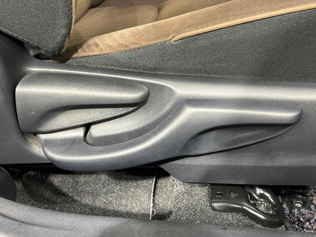 アクア Ｇ　ＳＤナビ　バックカメラ　衝突被害軽減システム　禁煙車　スマートキー　ビルトインＥＴＣ　オートライト　オートエアコン　ＤＶＤ再生　地デジ　ＬＥＤフォグ（44枚目）