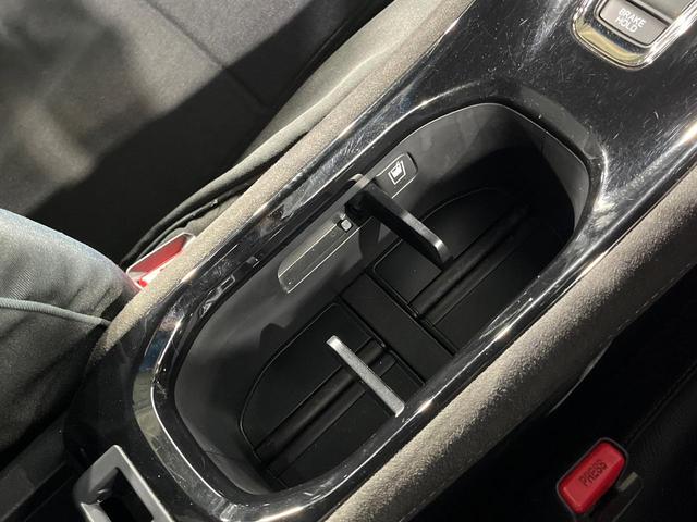 ヴェゼル ハイブリッドRS・ホンダセンシング 純正8インチSDナビ バックカメラ 衝突軽減 レーダークルーズ 禁煙車 ハーフレザーシート シートヒーター スマートキー LEDヘッド ビルトインETC 純正18インチアルミ 車線逸脱警報(42枚目)