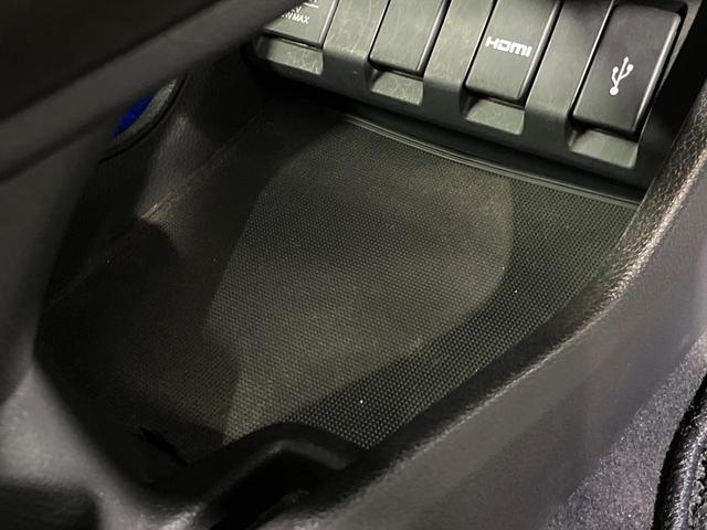 ヴェゼル ハイブリッドRS・ホンダセンシング 純正8インチSDナビ バックカメラ 衝突軽減 レーダークルーズ 禁煙車 ハーフレザーシート シートヒーター スマートキー LEDヘッド ビルトインETC 純正18インチアルミ 車線逸脱警報(55枚目)